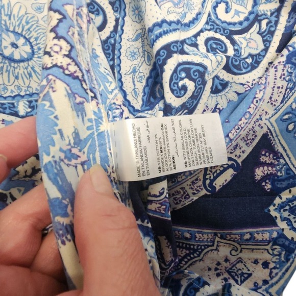 Chicos Women's Size 0 Paisley Print 3/4 Sleeve blouse - Picture 4 of 5